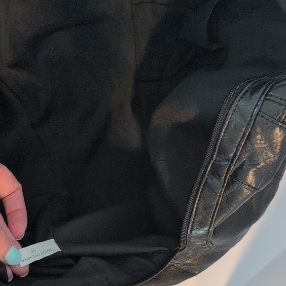 Bueno Faux Leather Overnight Bag In Good Used Condition - Picture 9 of 12